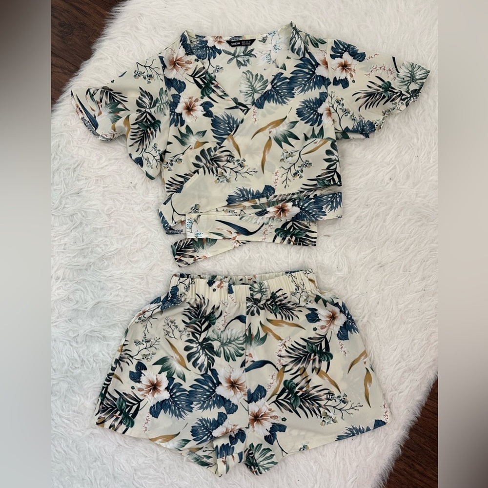 Floral print set top and shorts
